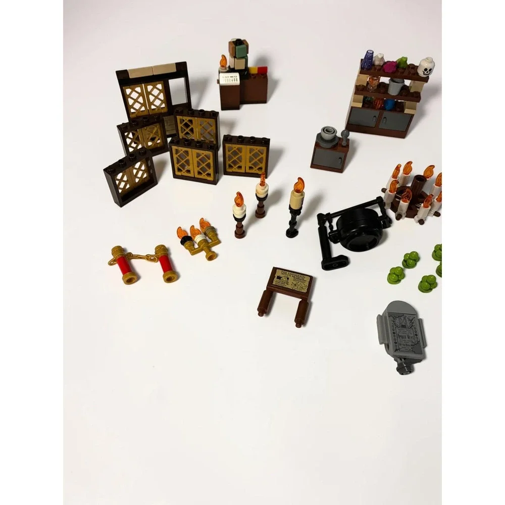LEGO Hocus Pocus 21341 Cottage Accessories Skeletons Candles Pumpkins Gravestone